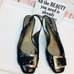 Naturalizer Kitten Heels Closed Toe Women Size 6.5